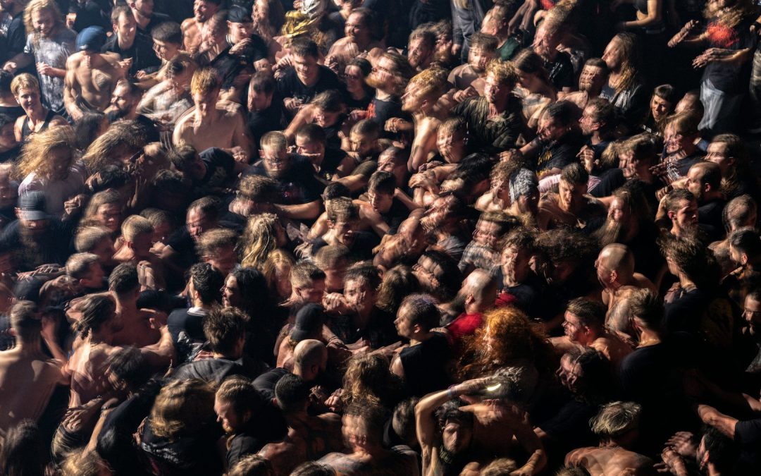 Oscillatie in mensenmassa’s bij evenementen: wat betekent dit voor crowd management?