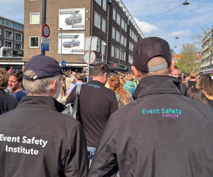 Koud publiek, warm publiek, kookpunt: De meerwaarde van een crowd-observer op locatie