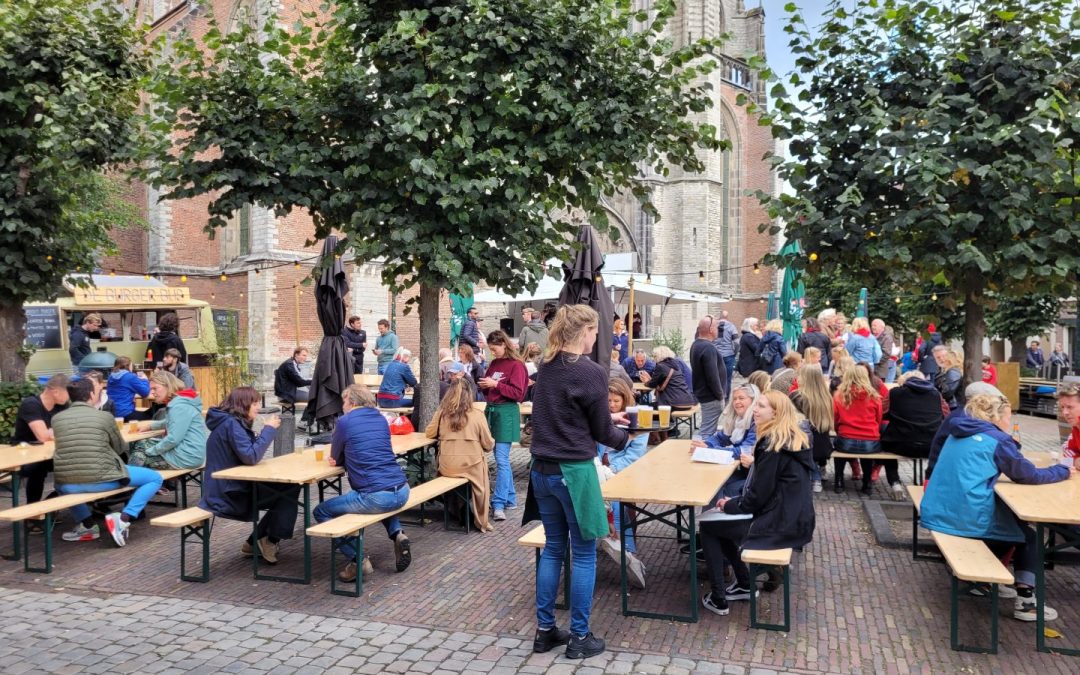 De “papieren werkelijkheid” voorbij: samen aan de lat voor veilige feesten