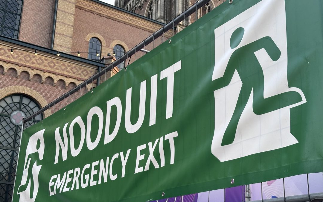 Hoeveel nooduitgangen moet een evenement hebben?